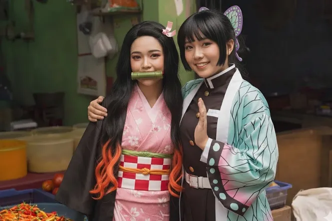 When Help Becomes Harmful in Cosplay